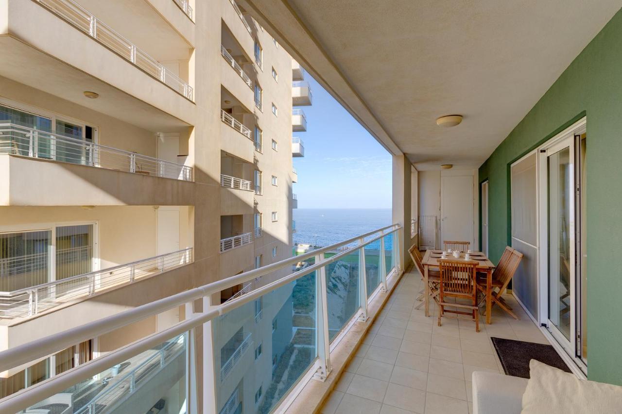 Luxury Apt W/ Side Seaviews And Pool, Top Location Sliema Esterno foto