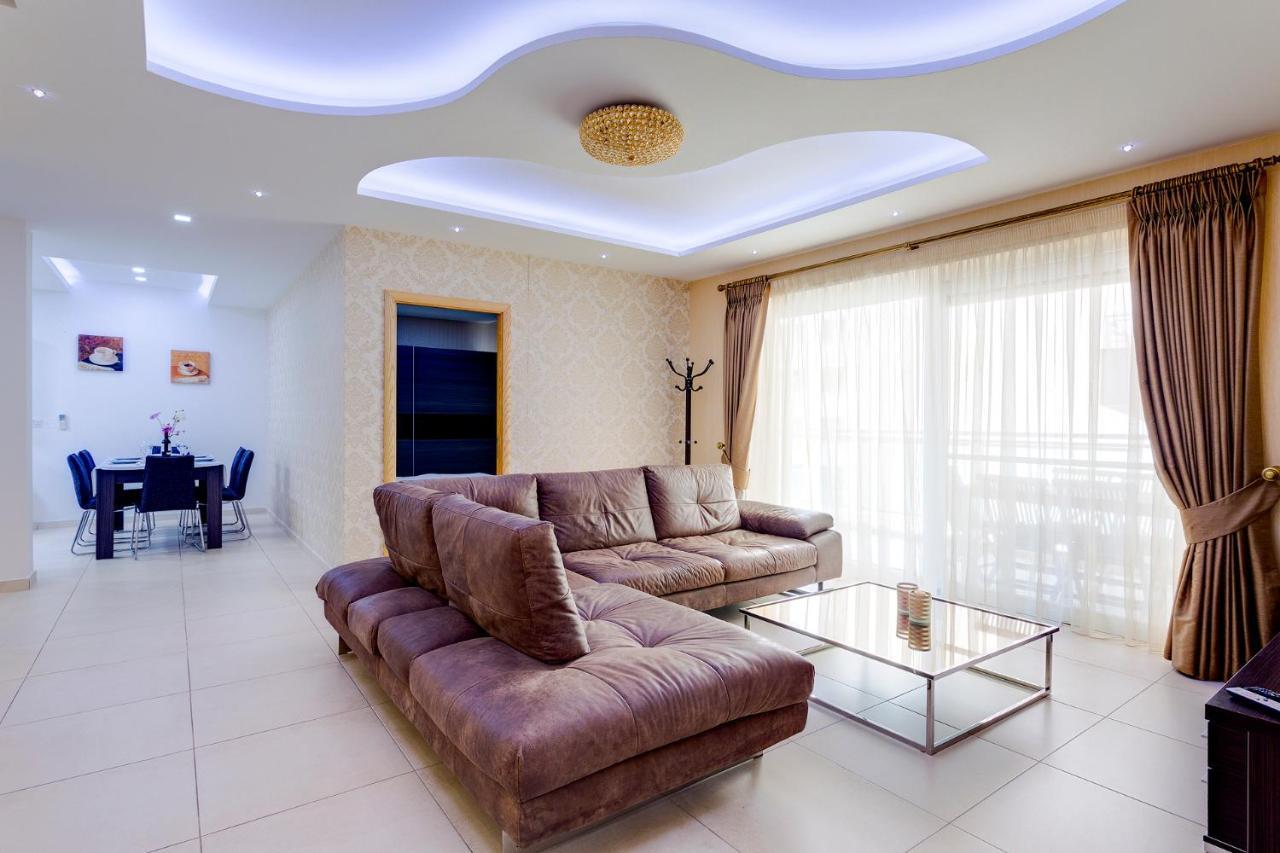 Luxury Apt W/ Side Seaviews And Pool, Top Location Sliema Esterno foto
