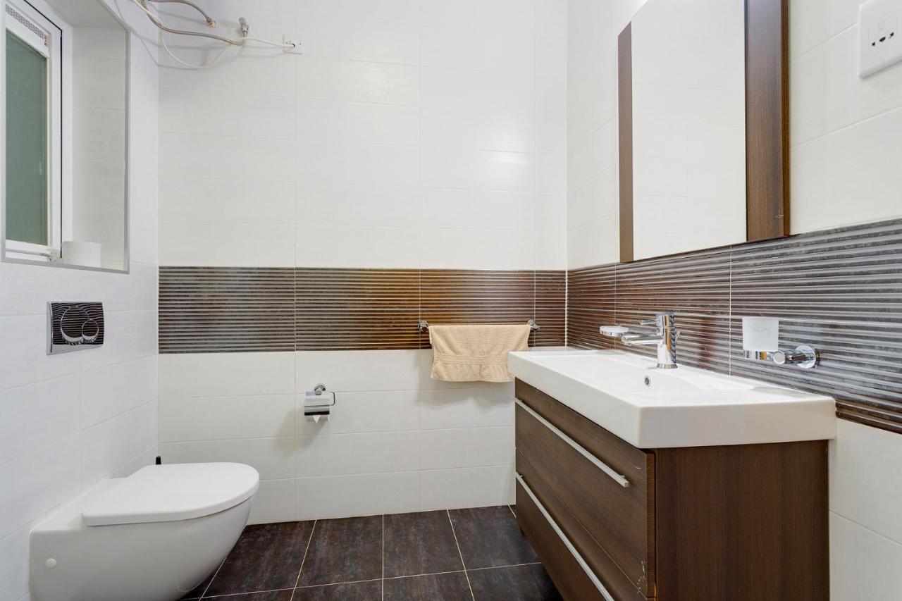 Luxury Apt W/ Side Seaviews And Pool, Top Location Sliema Esterno foto