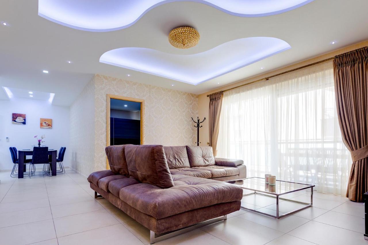 Luxury Apt W/ Side Seaviews And Pool, Top Location Sliema Esterno foto