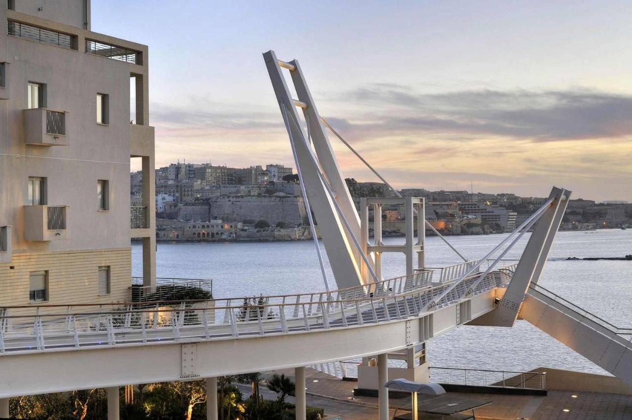 Luxury Apt W/ Side Seaviews And Pool, Top Location Sliema Esterno foto