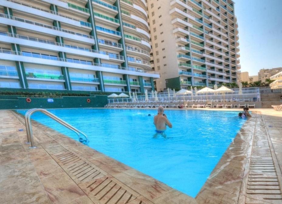 Luxury Apt W/ Side Seaviews And Pool, Top Location Sliema Esterno foto